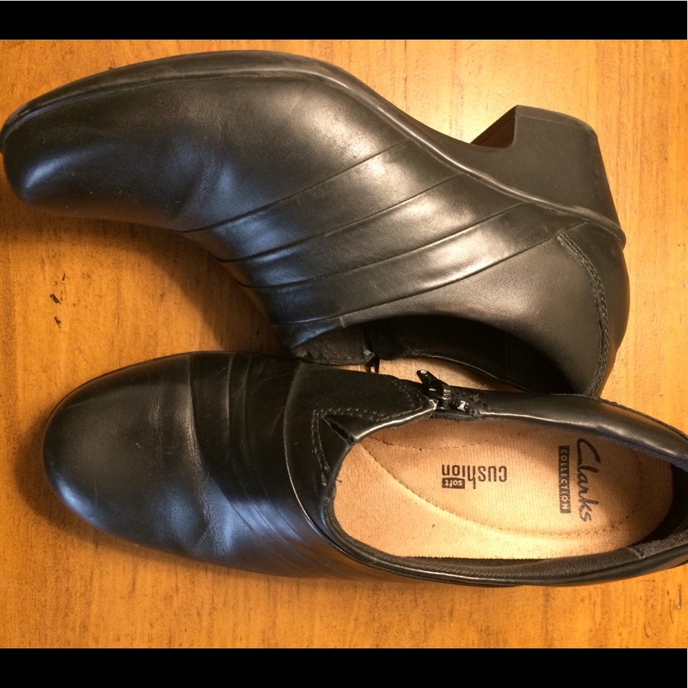 Clark soft cushion black leather bootie